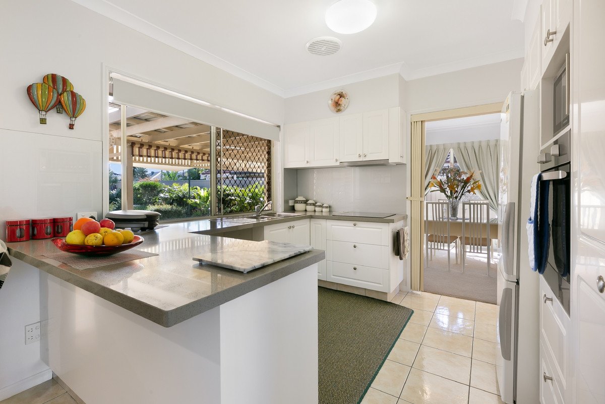 28 Warbler Parade Varsity Lakes 8