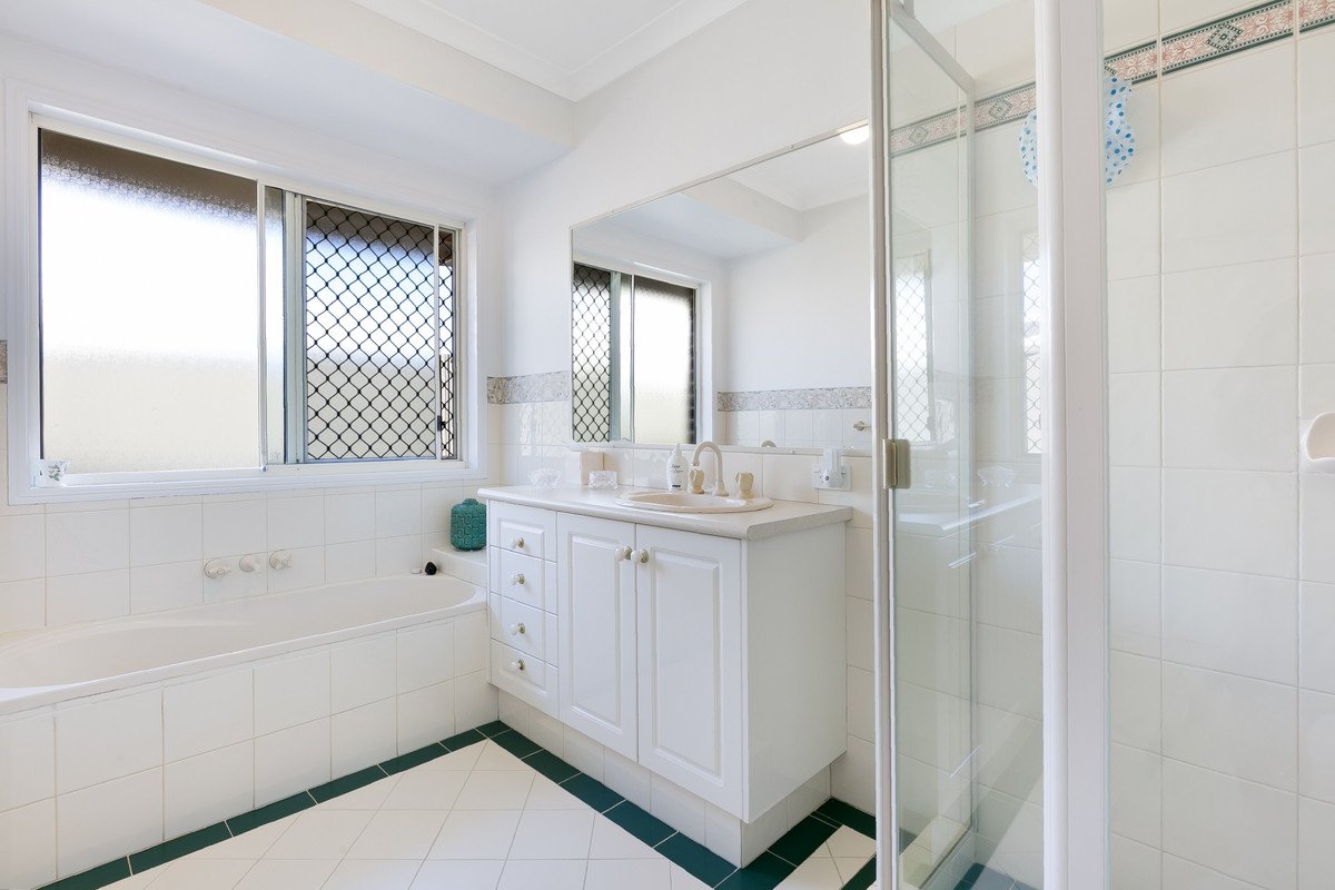 28 Warbler Parade Varsity Lakes 18