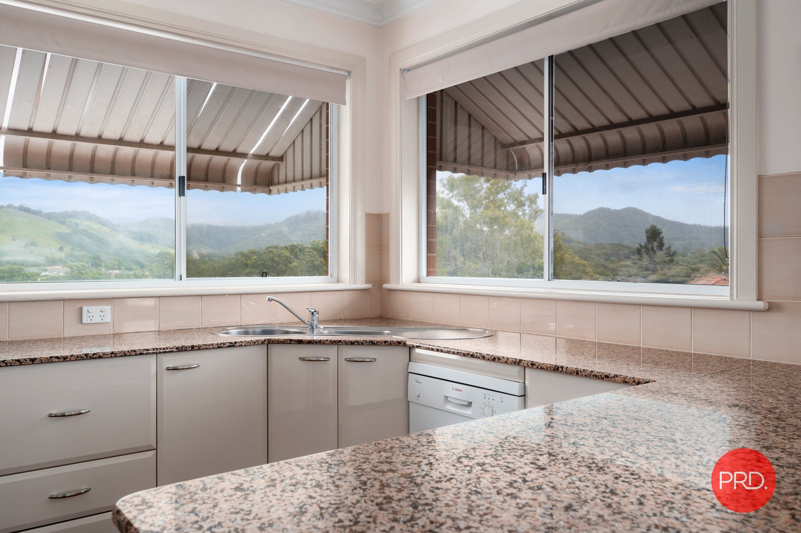 28 Wedgetail Crescent BOAMBEE EAST 6