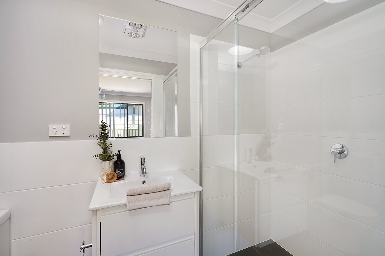 2/8 Western Avenue TARRO 8