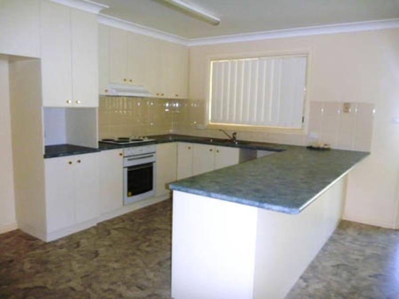 28 Yarrawah Crescent BOURKELANDS 2