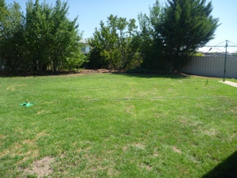 28 Yarrawah Crescent BOURKELANDS 5