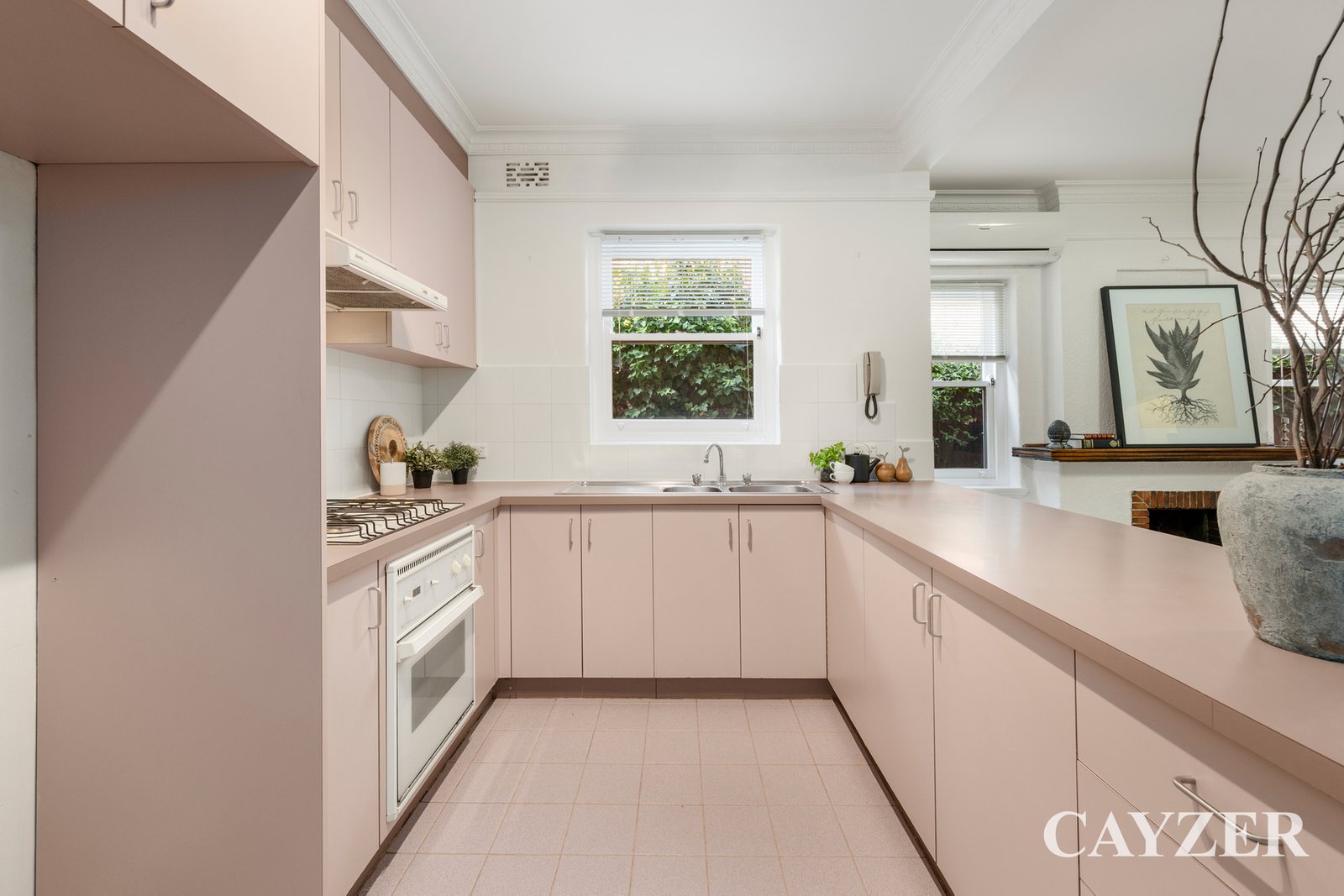 Gallery: 2/80 Kerferd Road