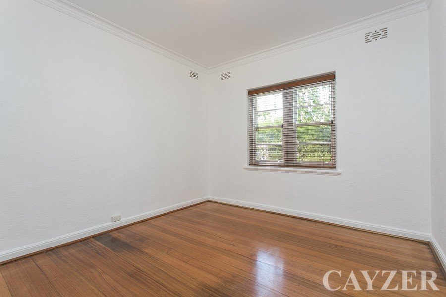 Gallery: 2/80 Kerferd Road