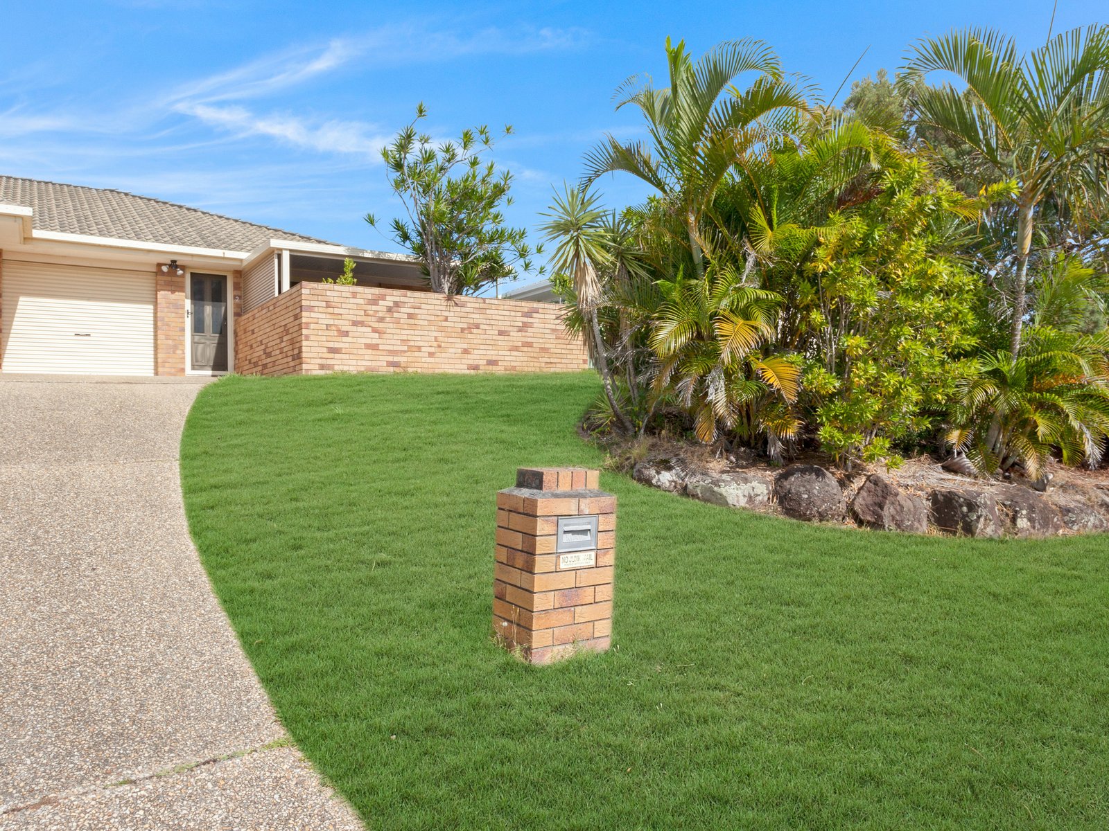 2/80 Treeview Drive BURLEIGH WATERS 1