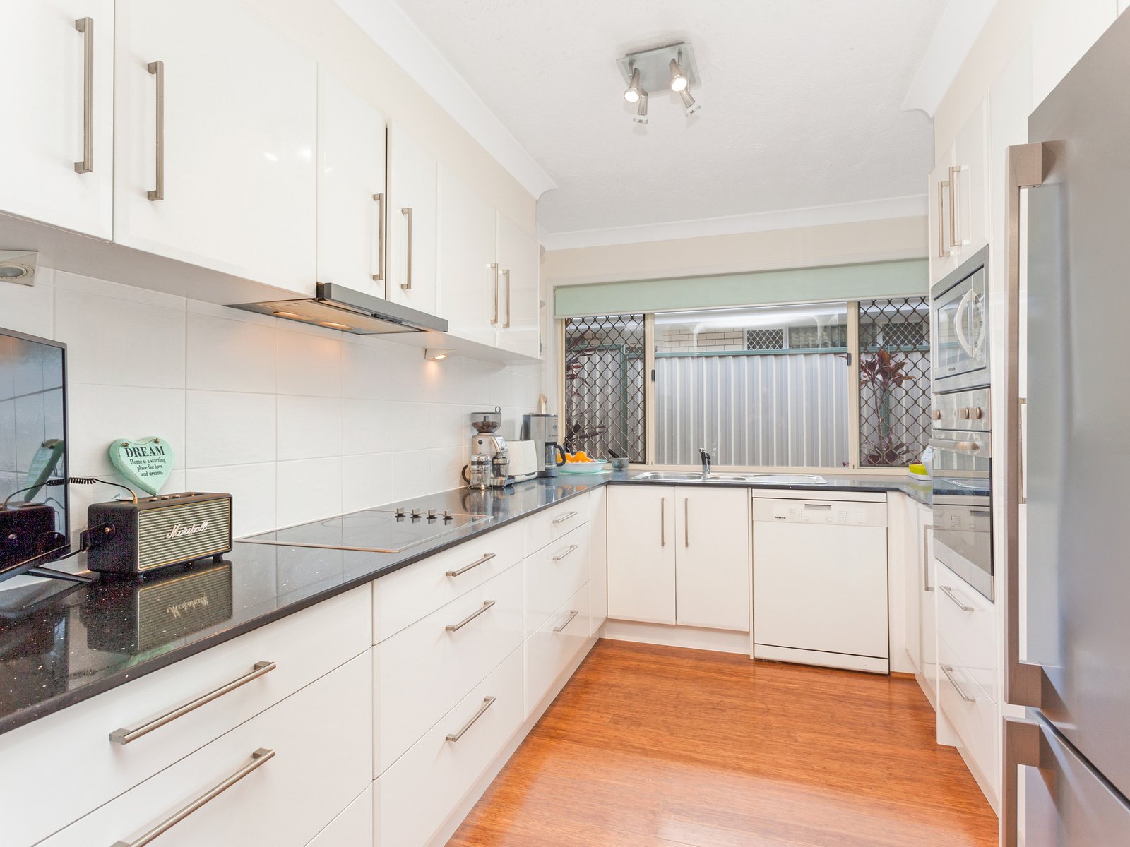 2/80 Treeview Drive BURLEIGH WATERS 4