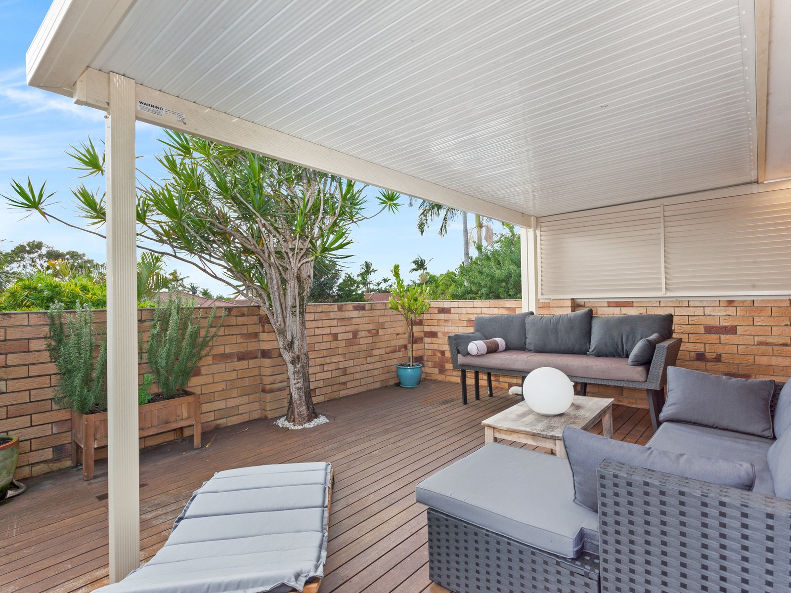 2/80 Treeview Drive BURLEIGH WATERS 9