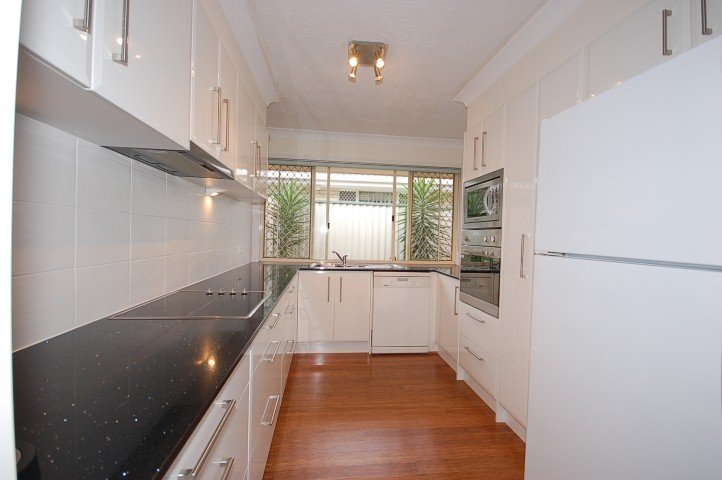 2/80 Treeview Drive BURLEIGH WATERS 2