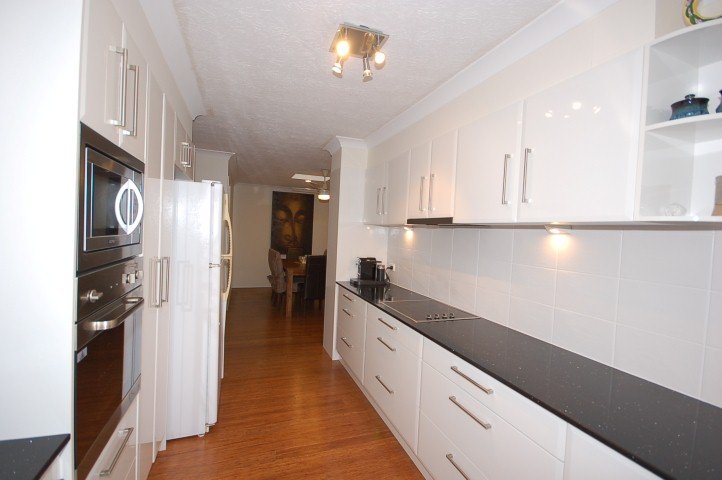 2/80 Treeview Drive BURLEIGH WATERS 3