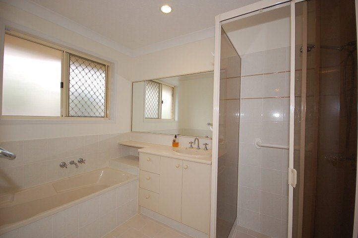 2/80 Treeview Drive BURLEIGH WATERS 7