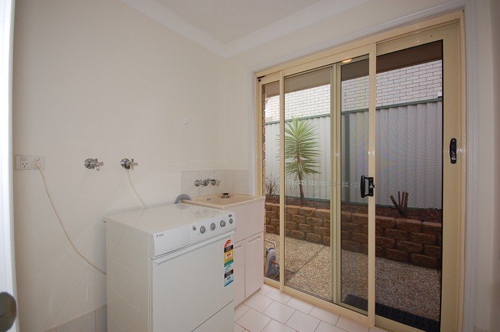 2/80 Treeview Drive BURLEIGH WATERS 8