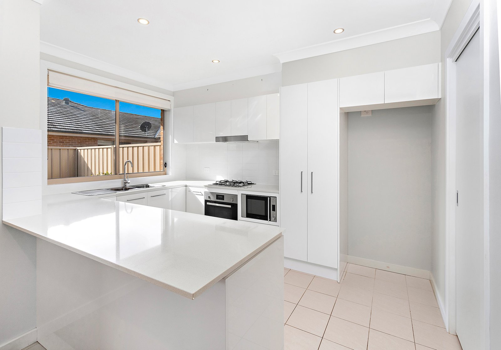 28/10 Derwent Avenue AVONDALE 2