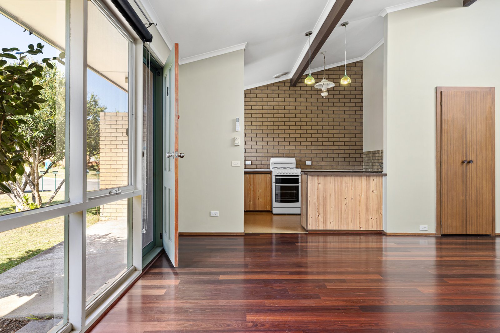 Gallery: 2/810a Lydiard Street North