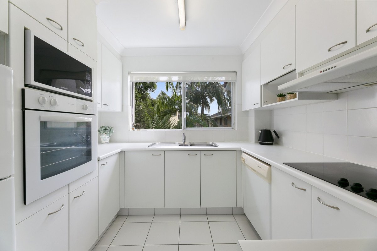 28/136 The Esplanade Burleigh Heads 7