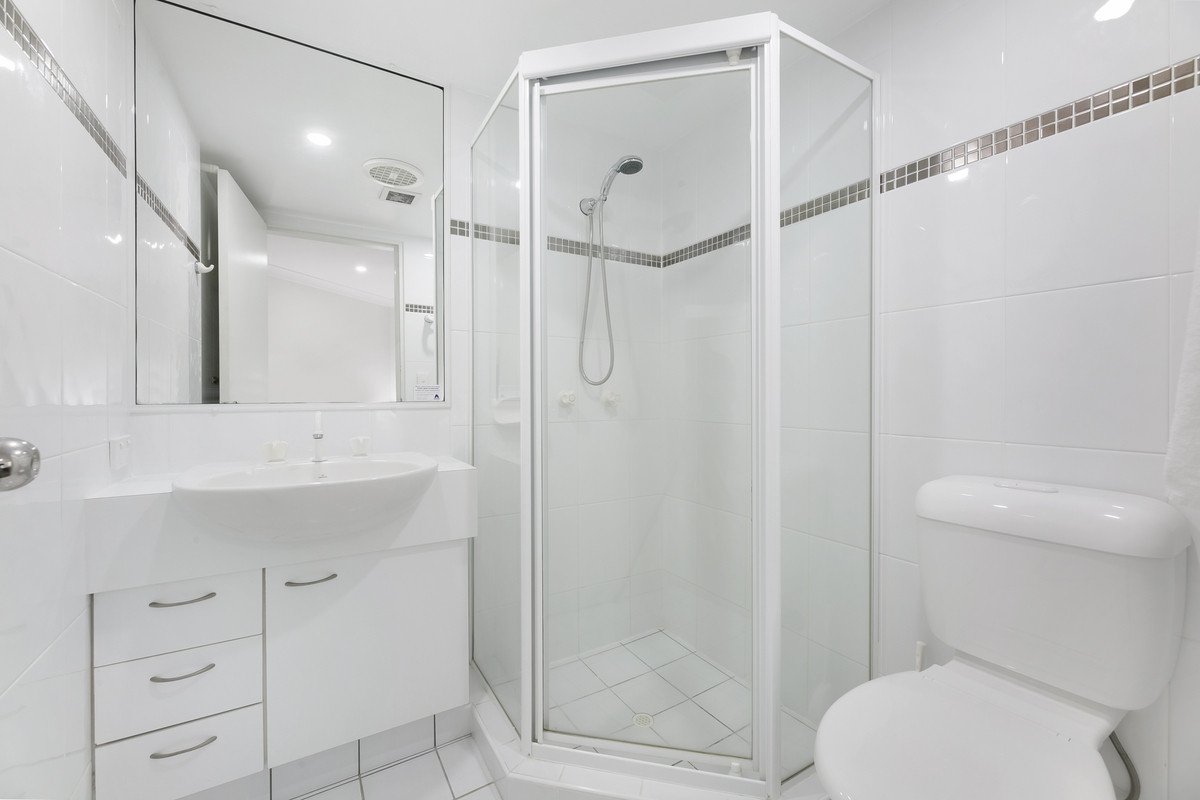 28/136 The Esplanade Burleigh Heads 10