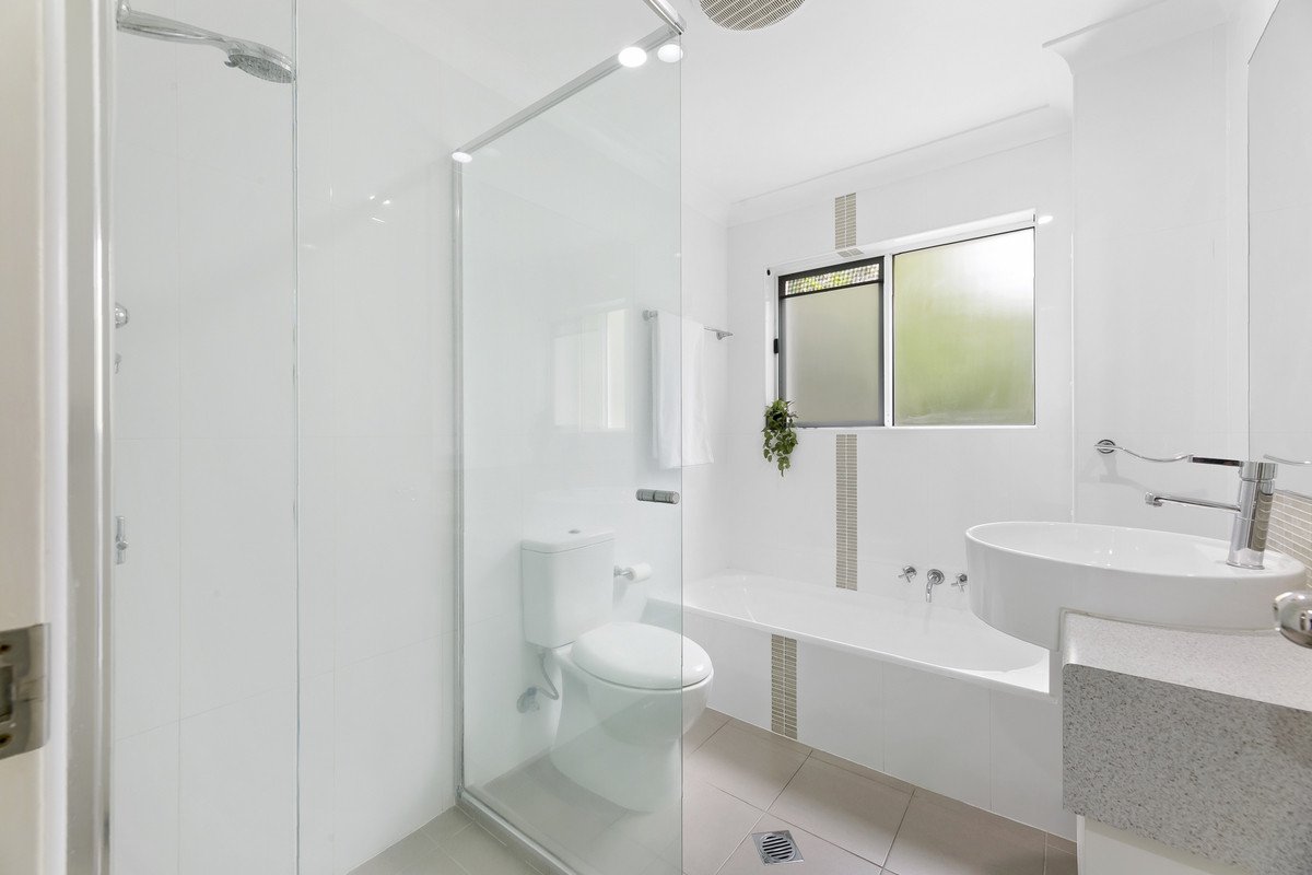 28/136 The Esplanade Burleigh Heads 12