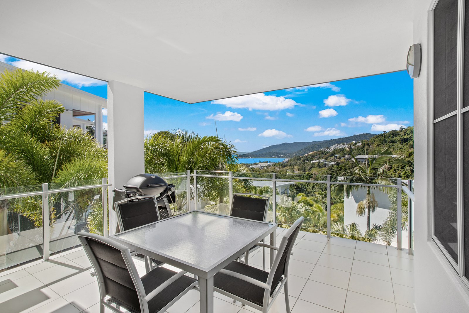 28/15 Flame Tree Court AIRLIE BEACH 1
