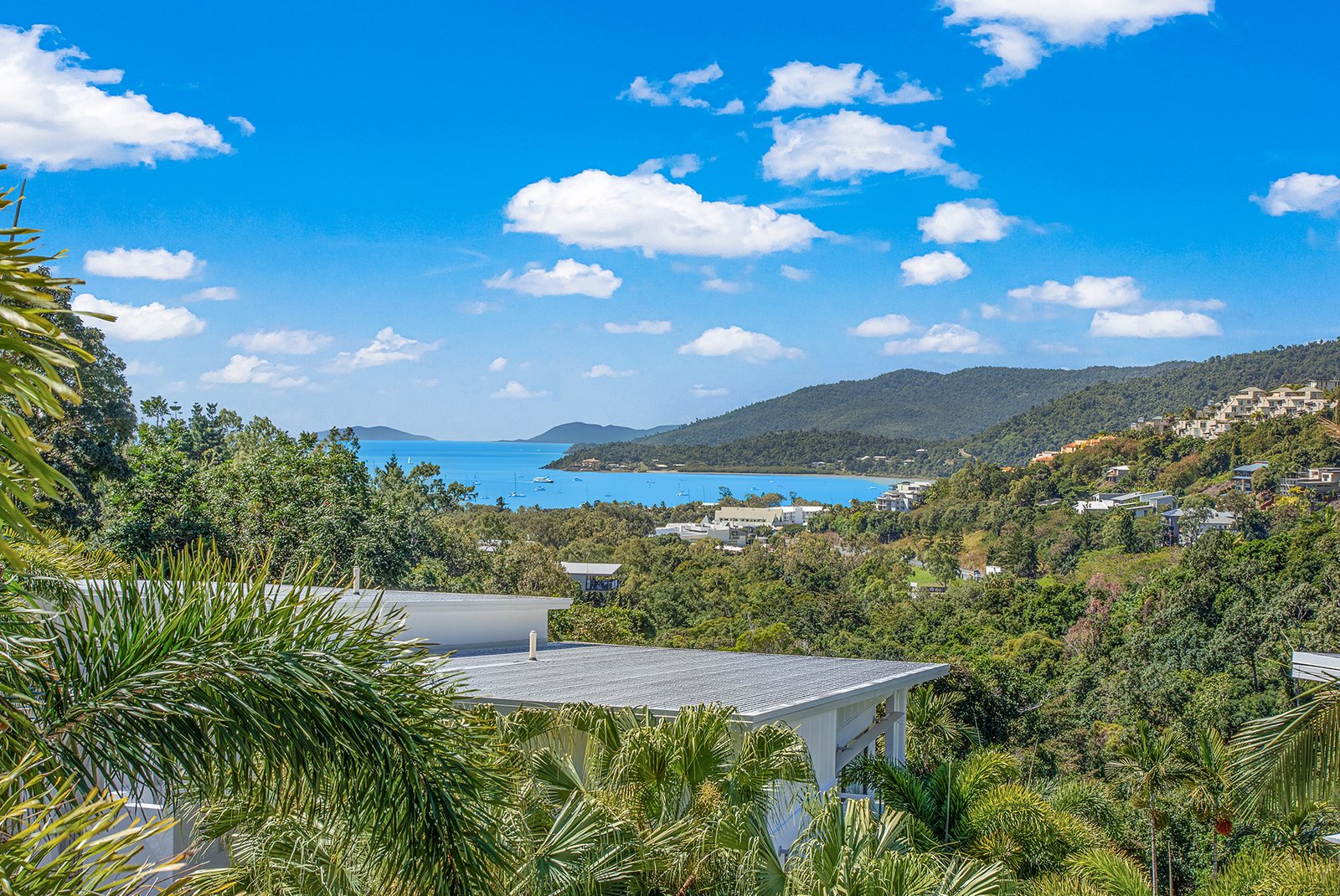 28/15 Flame Tree Court AIRLIE BEACH 2