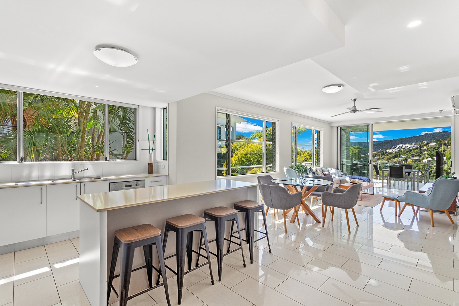 28/15 Flame Tree Court AIRLIE BEACH 7