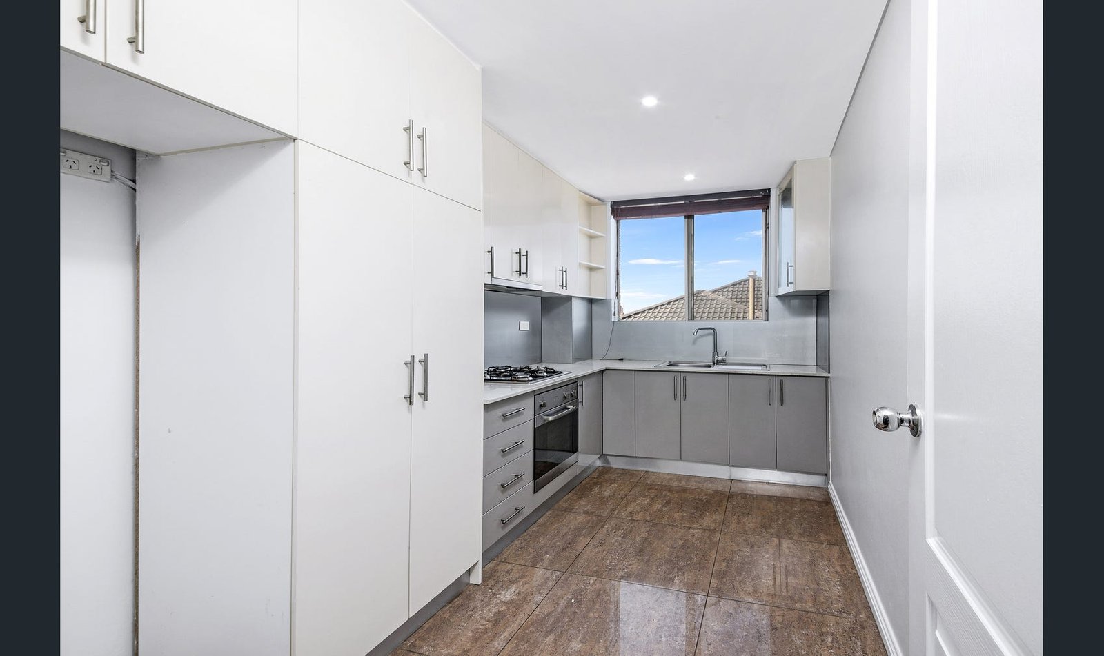 28/17-19 Phillip St  ROSELANDS 5