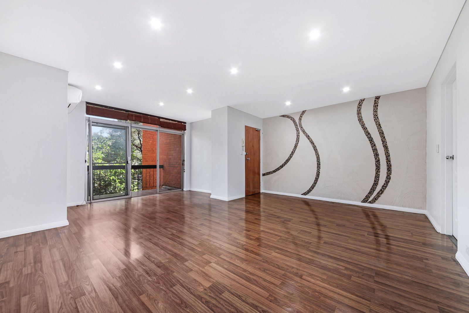 28/17-19 Phillip Street ROSELANDS 1