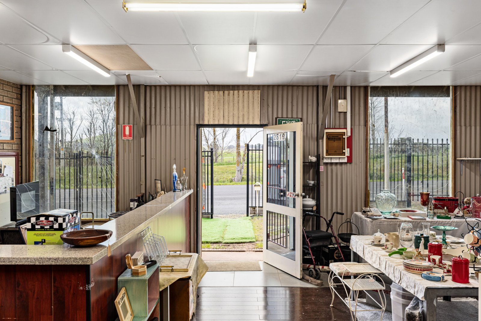 Gallery: 2819 - 2821 Midland Highway