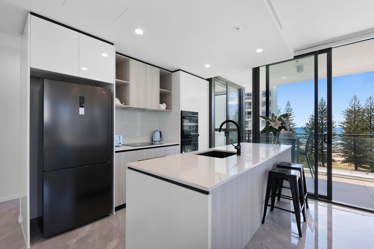 28/1969-1971 Gold Coast Highway Burleigh Heads 3