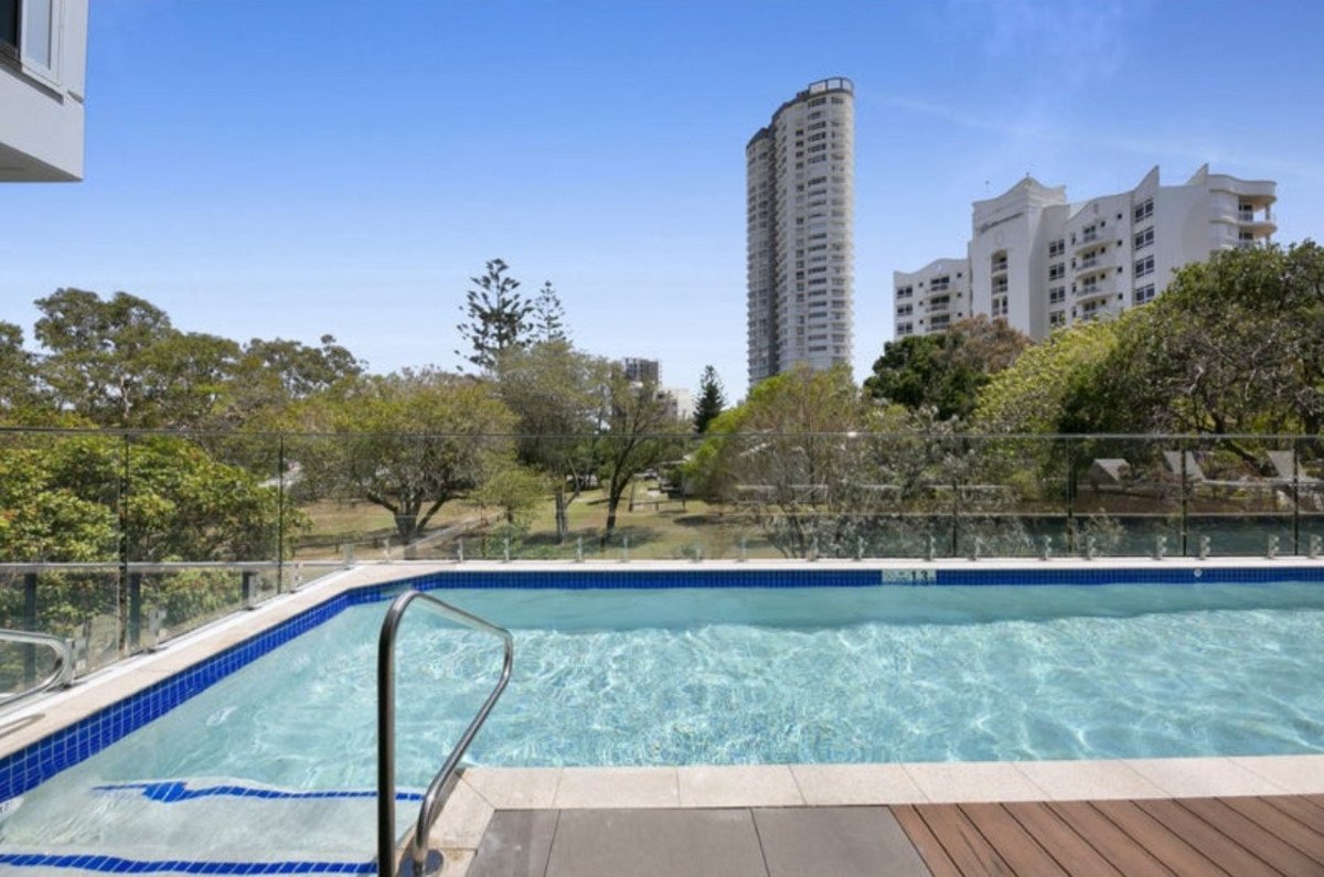 28/1969-1971 Gold Coast Highway Burleigh Heads 19