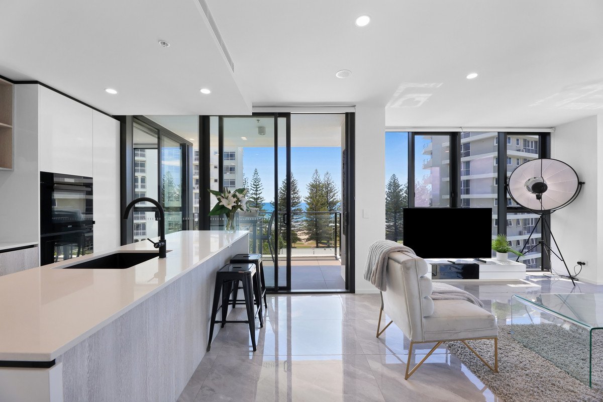 28/1969-1971 Gold Coast Highway Burleigh Heads 2