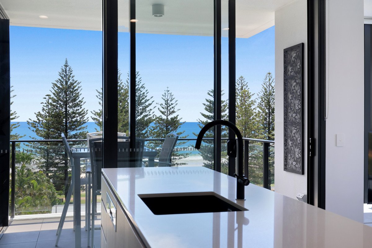 28/1969-1971 Gold Coast Highway Burleigh Heads 4