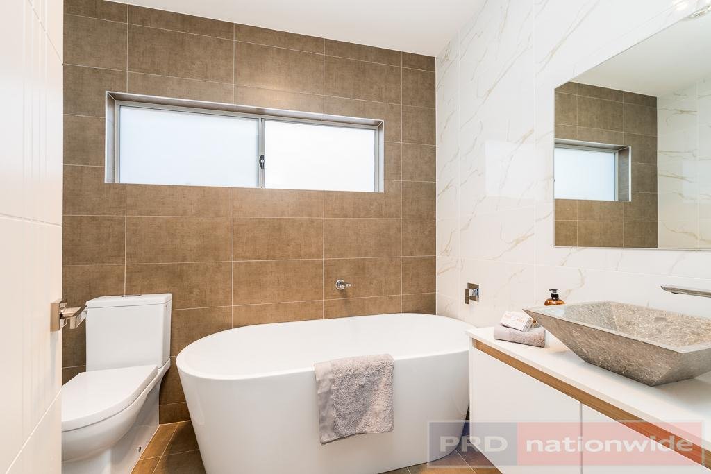 281c The River Road REVESBY 7
