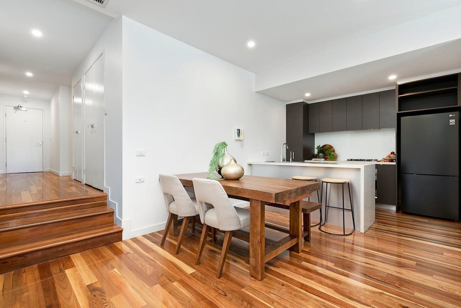 Gallery: 2/82-84 Bluff Road