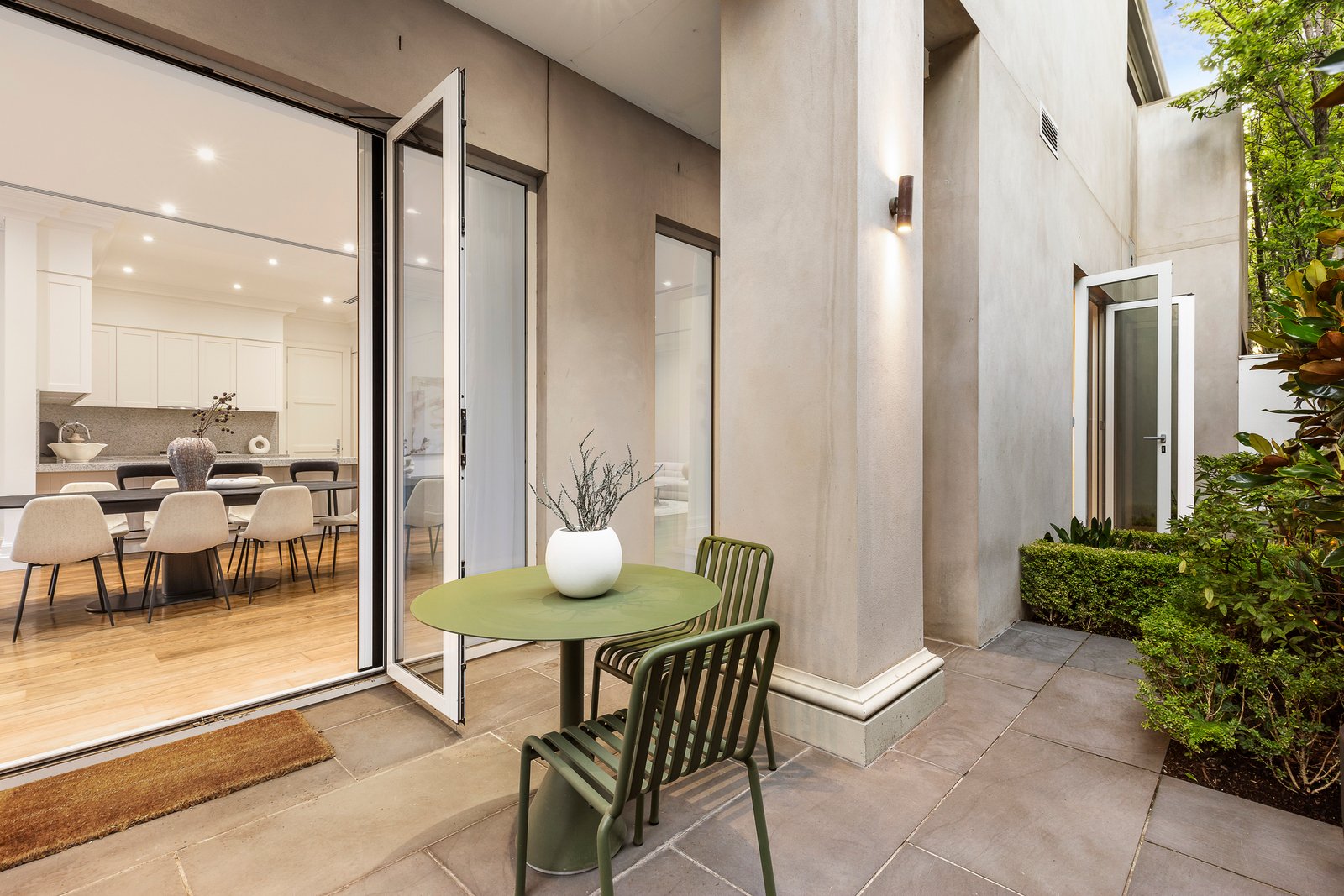 2/82 Mathoura Road, Toorak, 3142