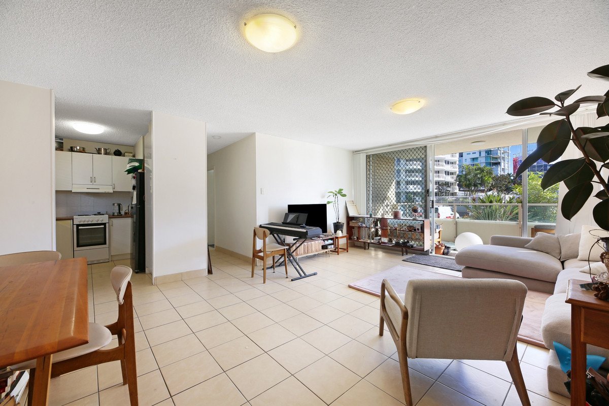 2/82 The Esplanade Burleigh Heads 4