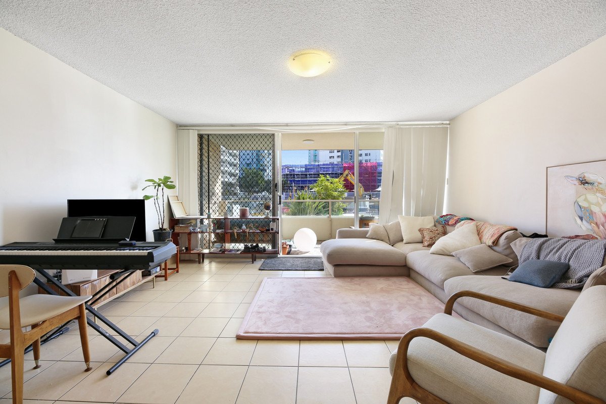 2/82 The Esplanade Burleigh Heads 5