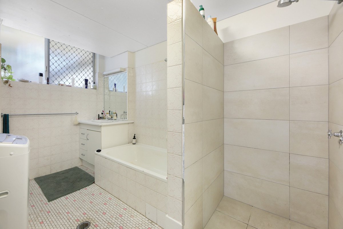 2/82 The Esplanade Burleigh Heads 12