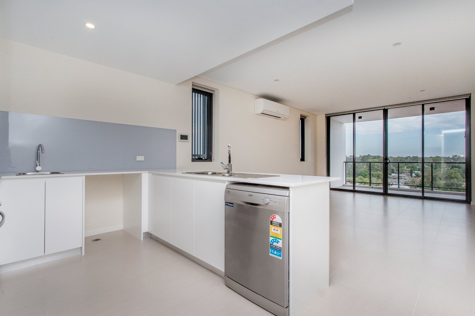 28/206-212 Great Western Highway Kingswood 1