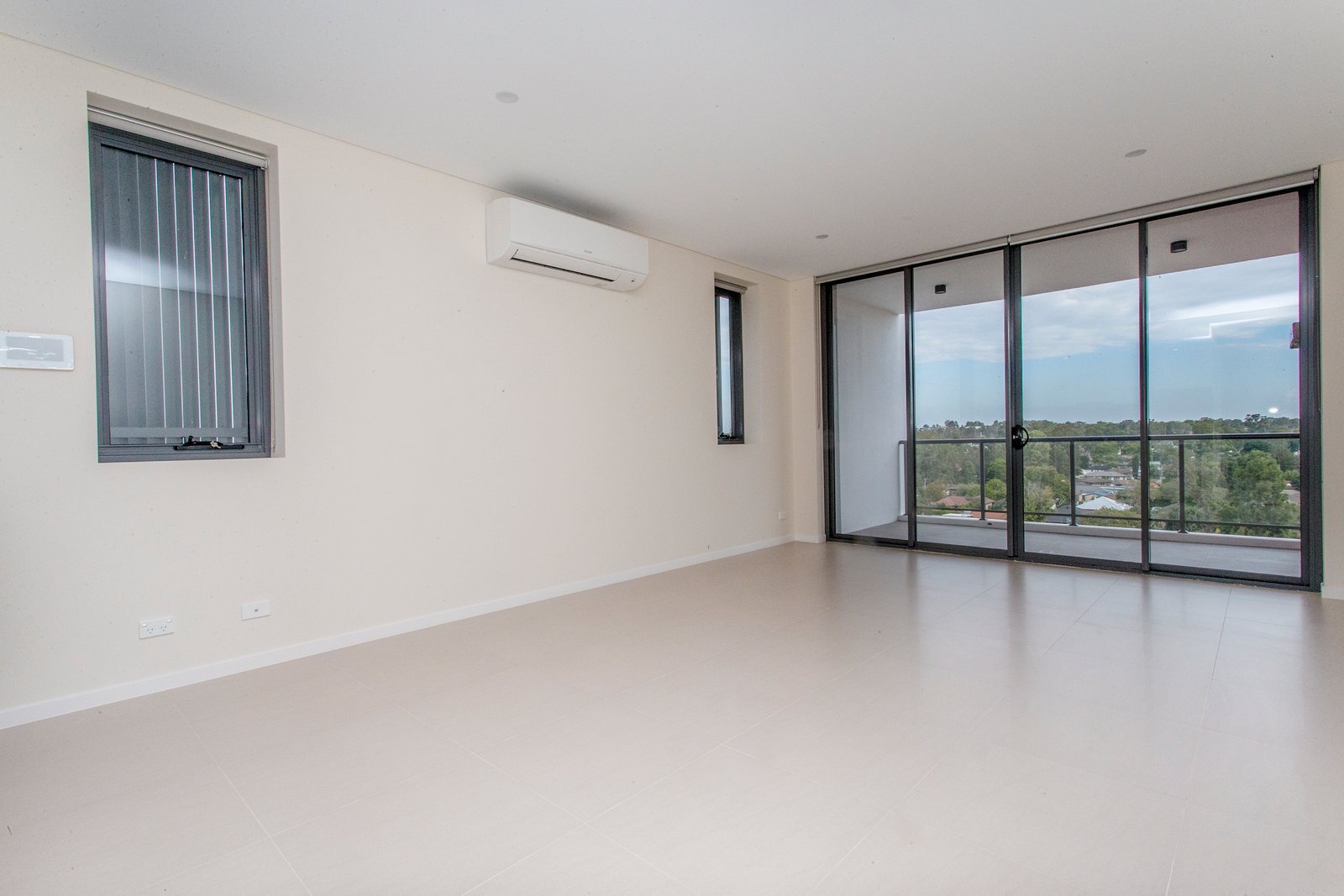 28/206-212 Great Western Highway Kingswood 9