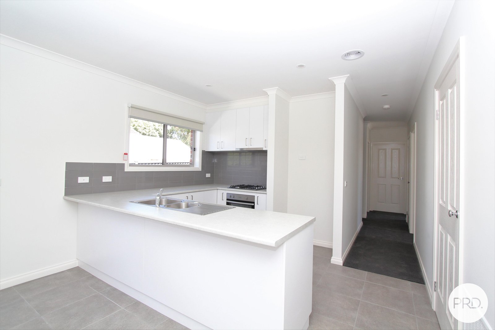 2/822 Geelong Road CANADIAN 2