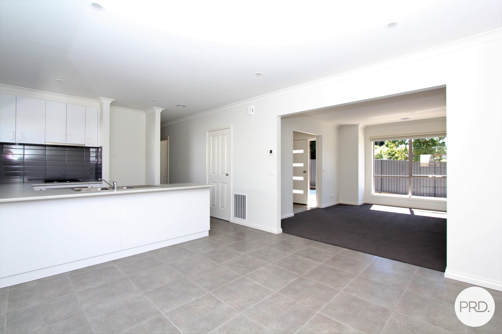 2/822 Geelong Road CANADIAN 4