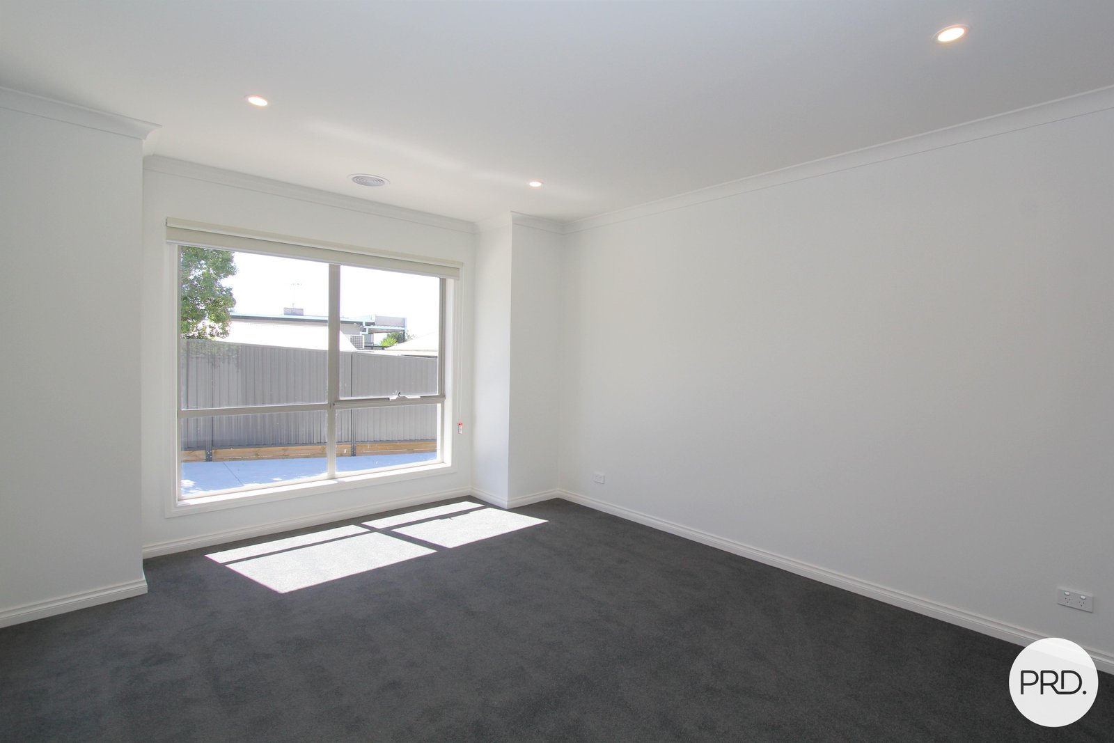 2/822 Geelong Road CANADIAN 8