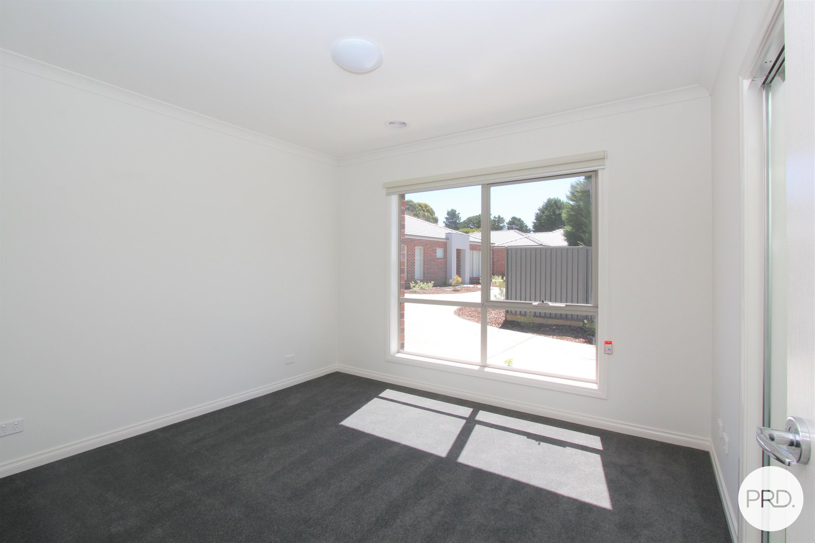 2/822 Geelong Road CANADIAN 9