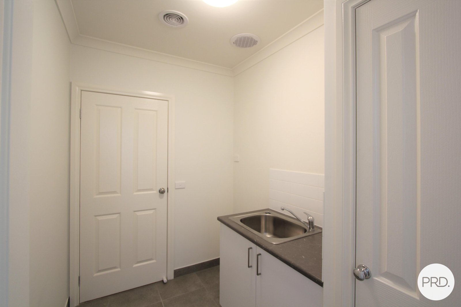 2/822 Geelong Road CANADIAN 13