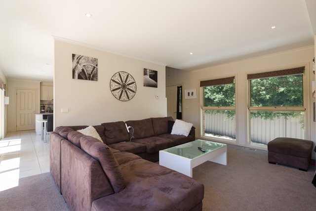 2/823 Barkly Street GOLDEN POINT 9