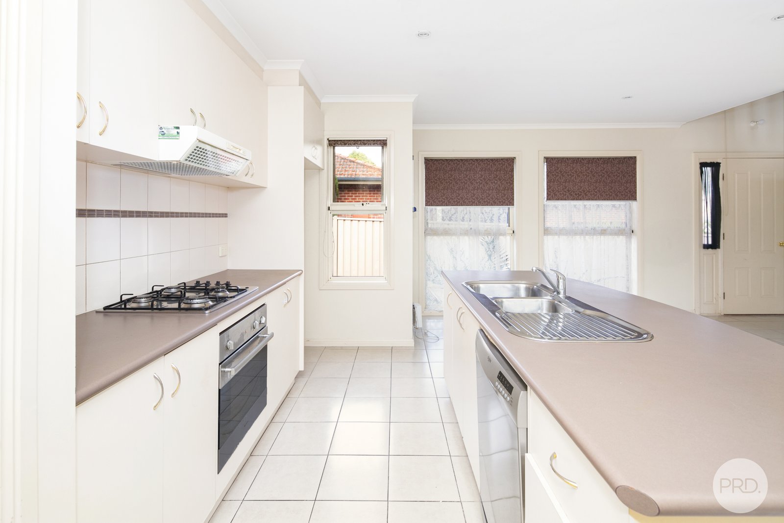 2/823 Barkly Street GOLDEN POINT 3