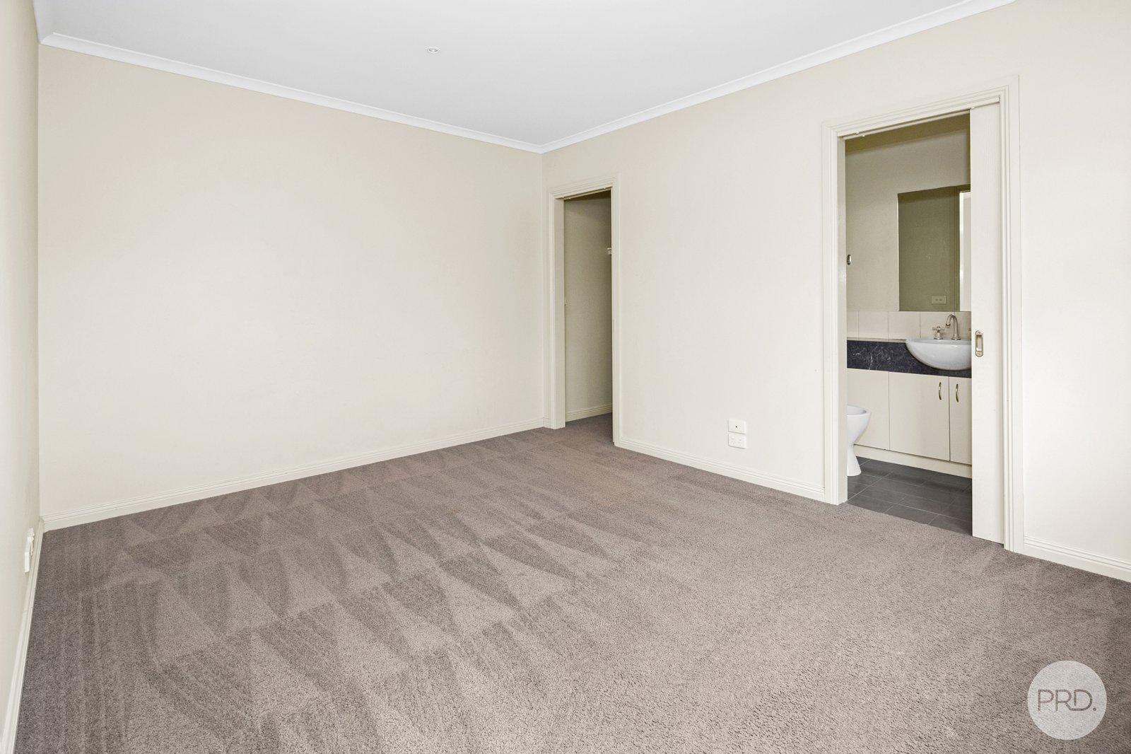 2/823 Barkly Street GOLDEN POINT 7