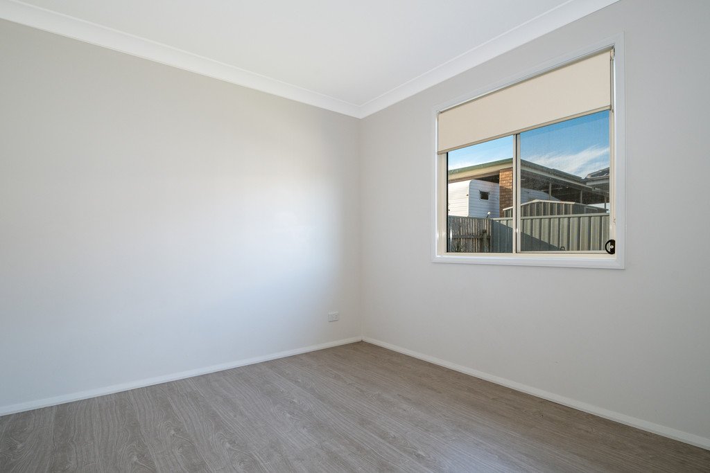 2/83 Kanahooka Rd  KANAHOOKA 6