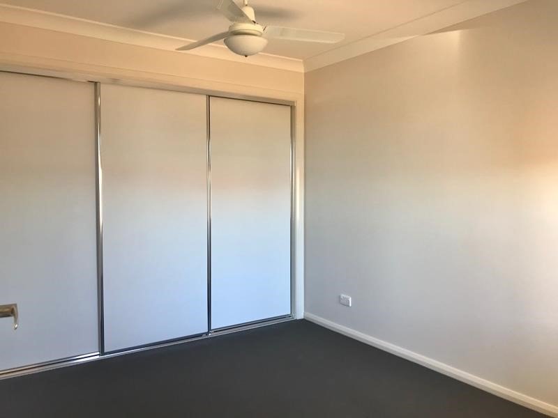 2/83 Kenny Drive TAMWORTH 3