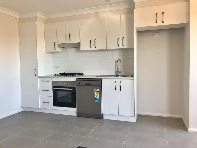 2/83 Kenny Drive TAMWORTH 4