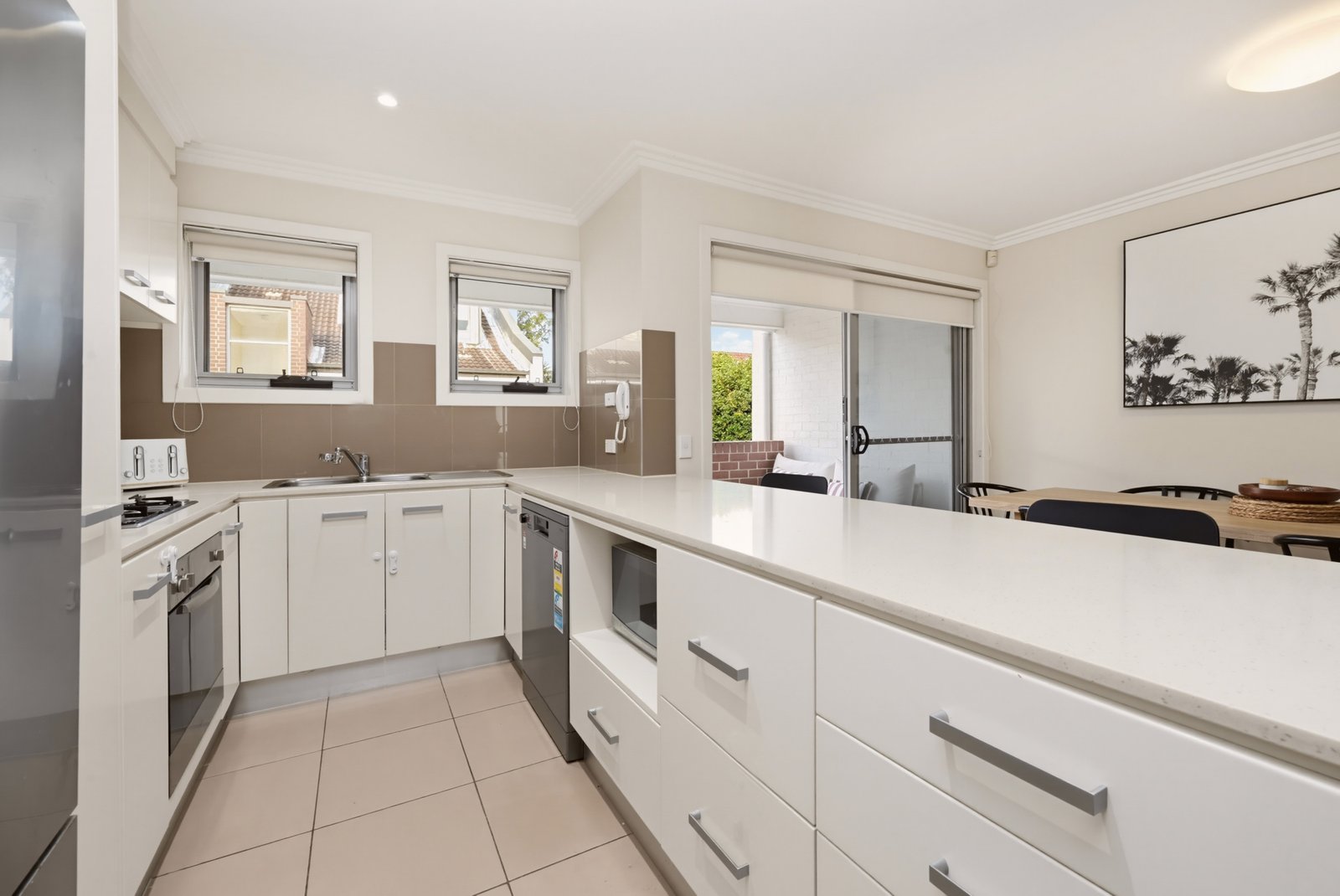 28/30 Stephen Road BOTANY 3